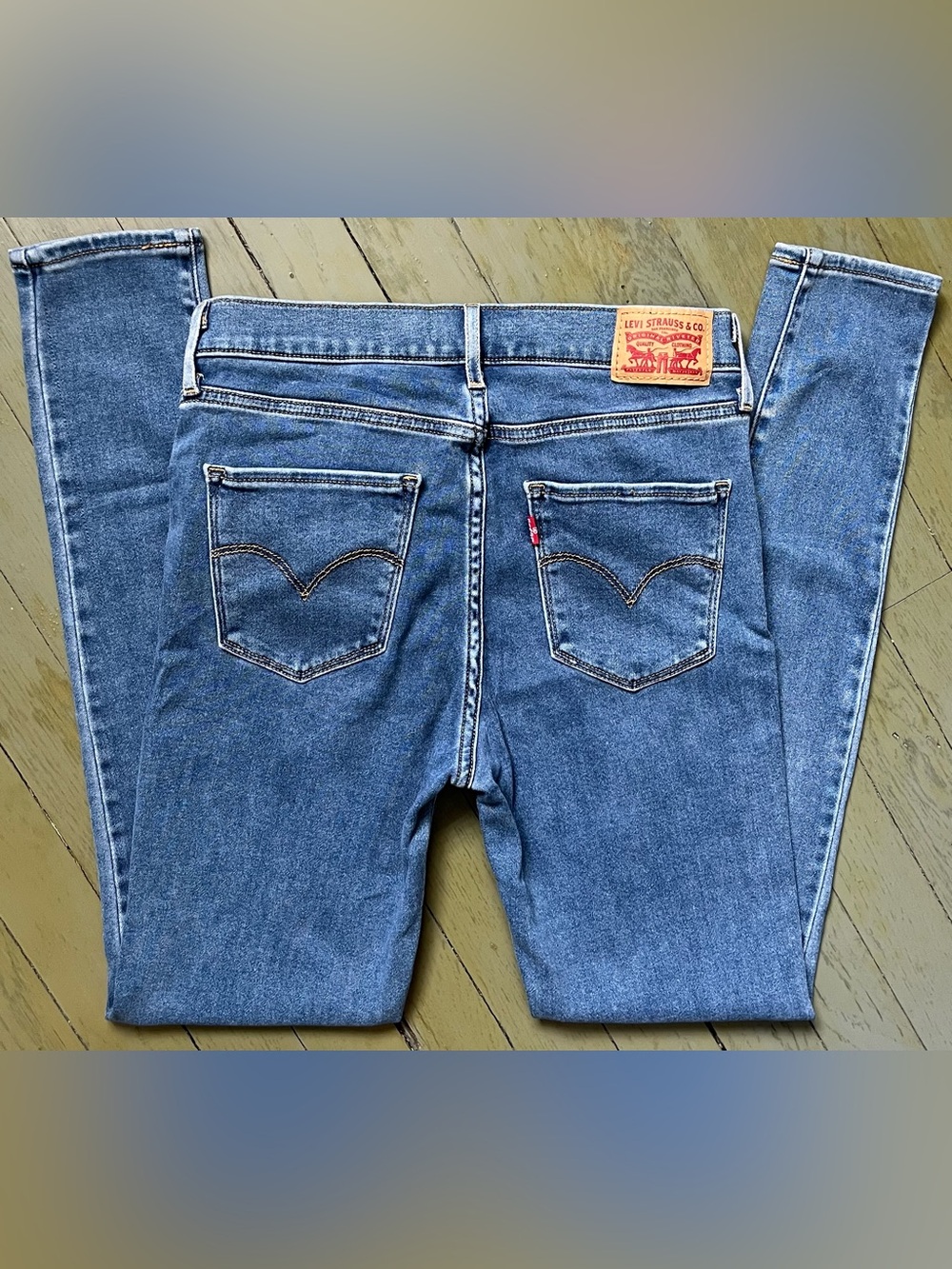 Levi's 720 High Rise Super Skinny Jeans size 28 Dark Wash
